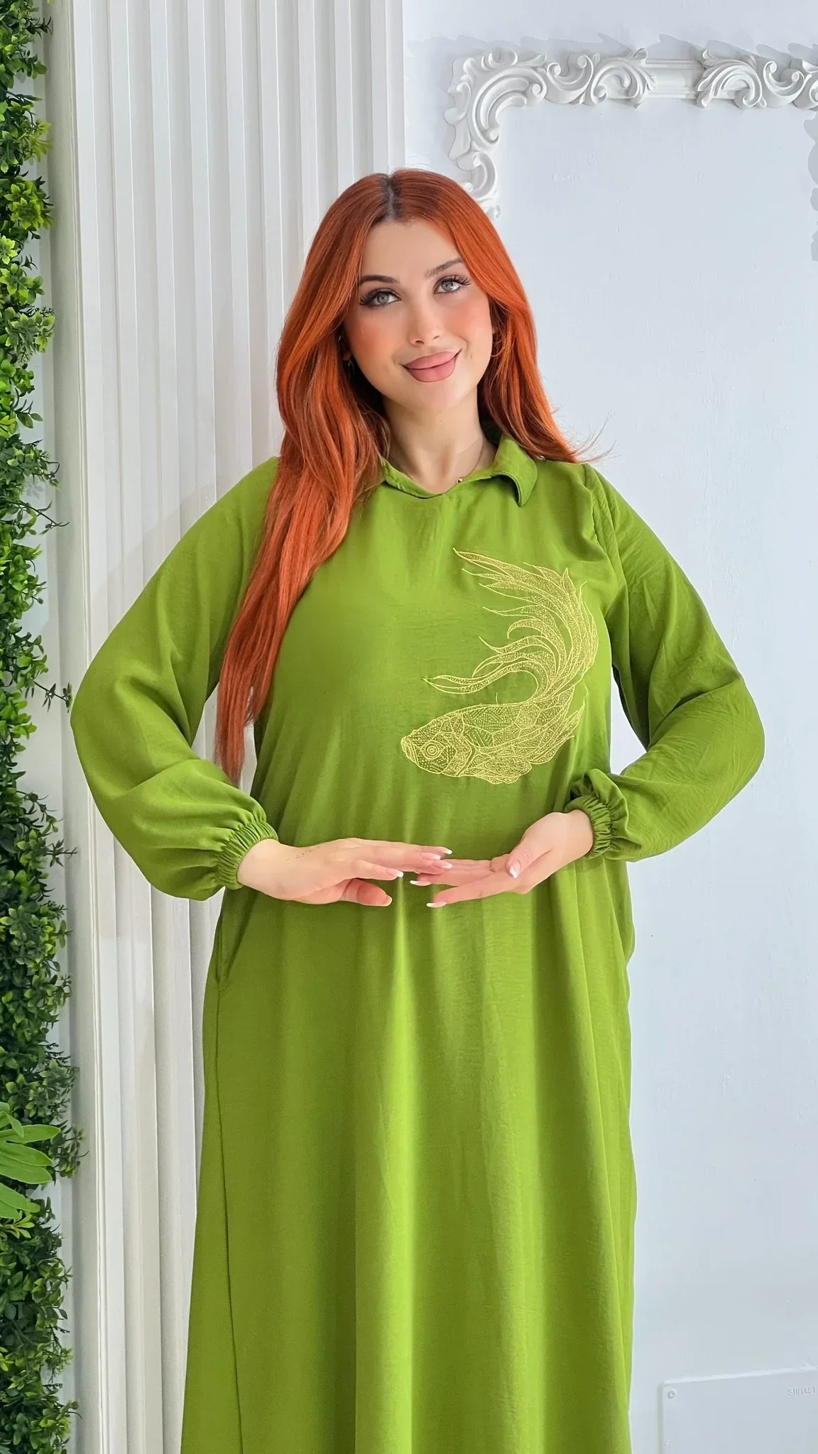 Robe longue brodée vert